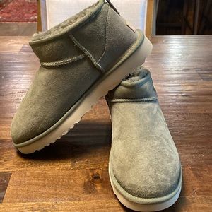Uggs classic mini boots
